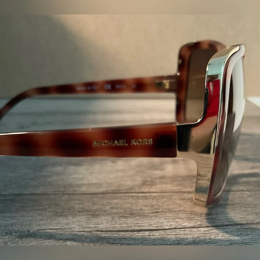 ✨ Michael Kors Gabriella Tortoise Sunglasses ✨